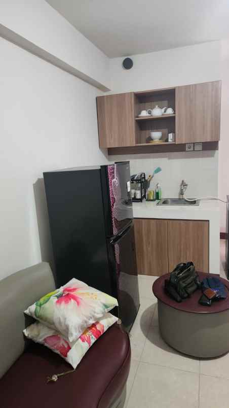 dijual rumah jl serua raya