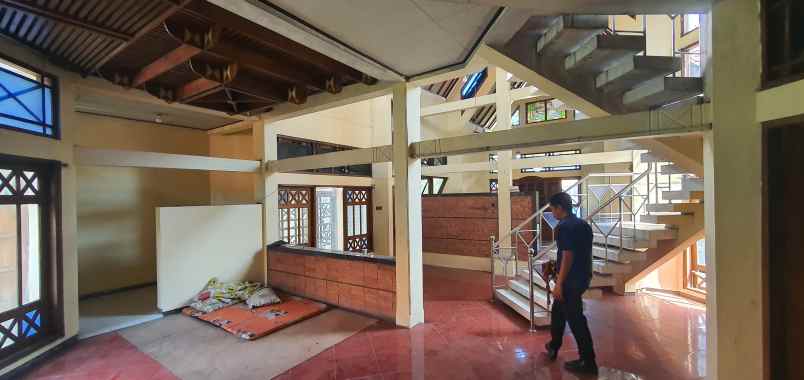 dijual rumah jl slamet riyadi rt 002 rw