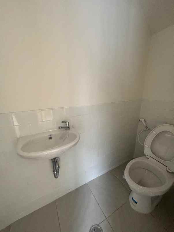 dijual rumah jl taman elok selatan