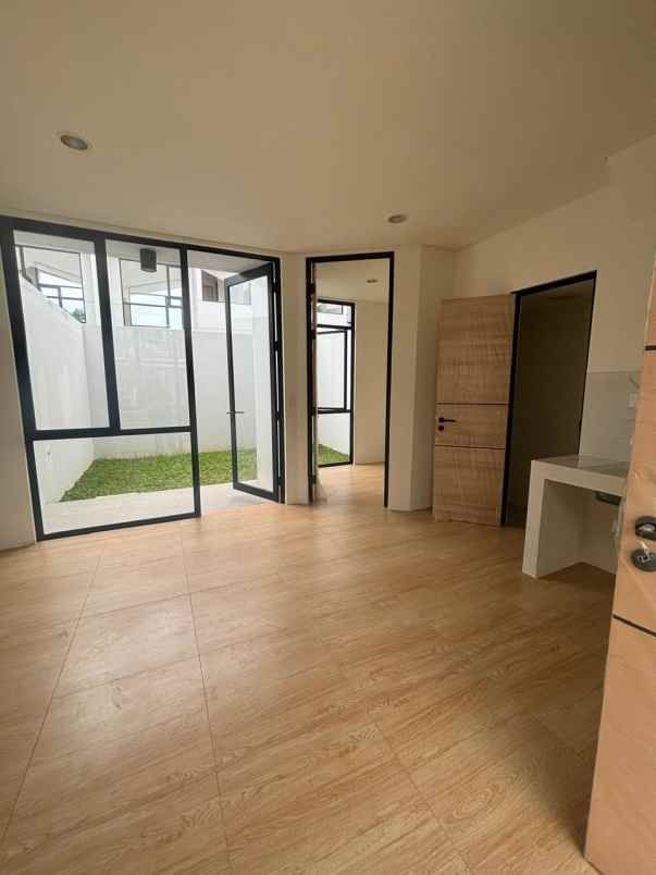 dijual rumah jl taman elok selatan