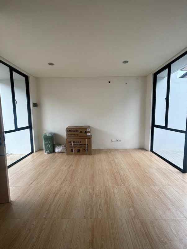 dijual rumah jl taman elok selatan