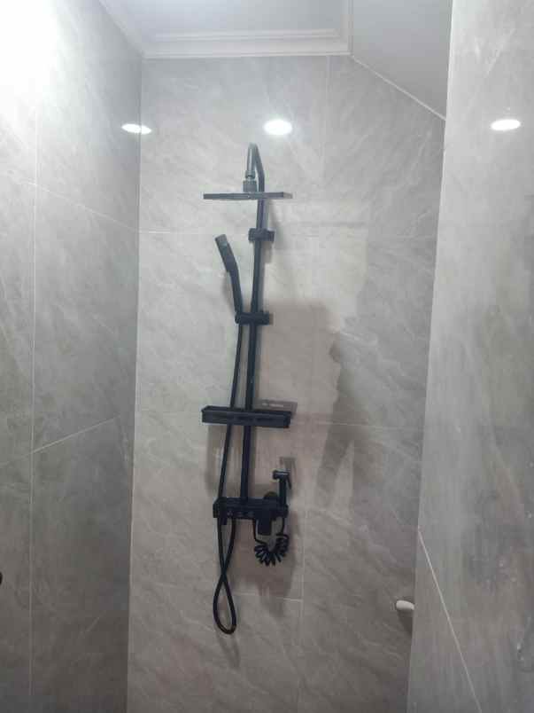 dijual rumah jl wadas jati cempaka