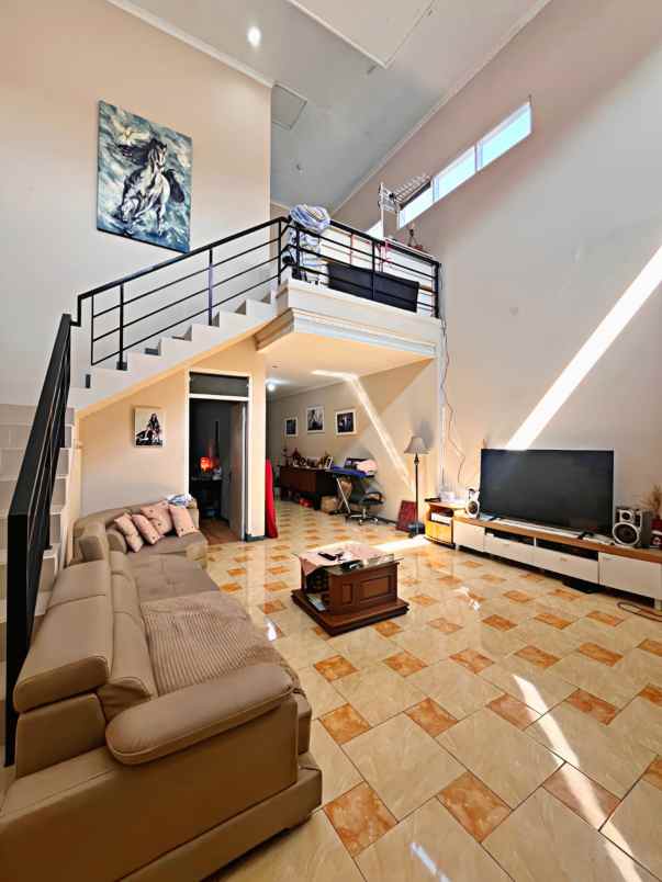 dijual rumah jl waruga parongpong