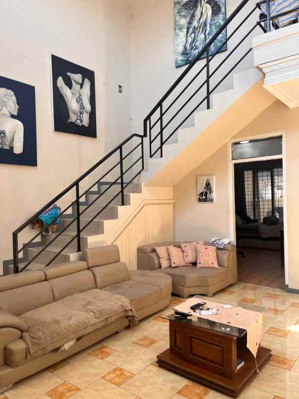 dijual rumah jl waruga parongpong