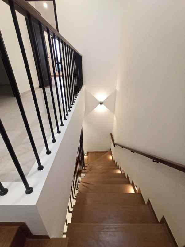 dijual rumah jln pulo asem rawamangun