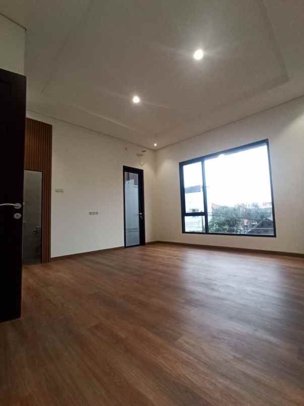 dijual rumah jln pulo asem rawamangun