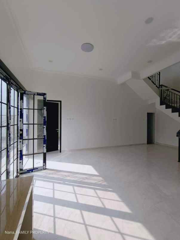 dijual rumah joglo kembangan