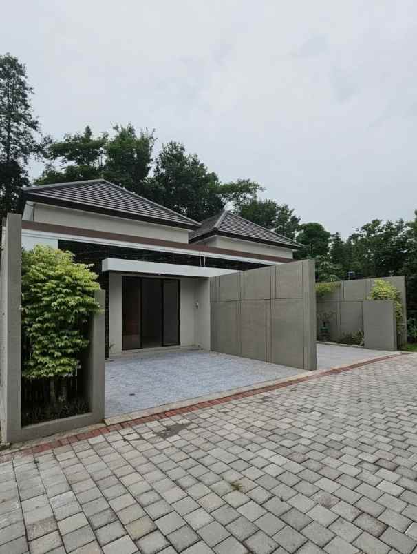 dijual rumah kaliurang km 12 5