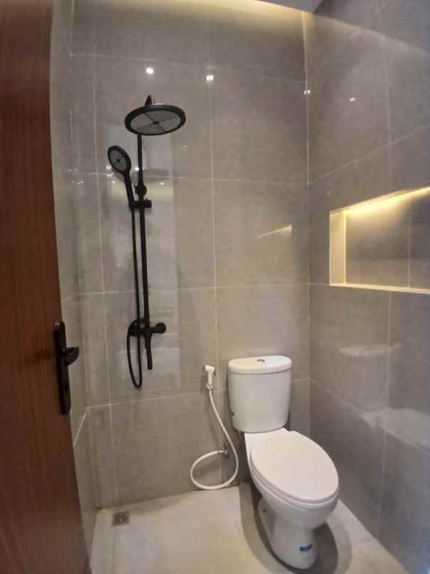 dijual rumah kaliurang km 14