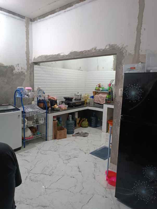 dijual rumah kampung kawaron suvarna sutera