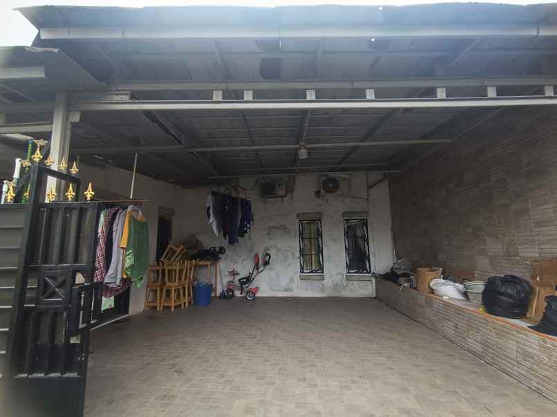 dijual rumah kampung kawaron suvarna sutera