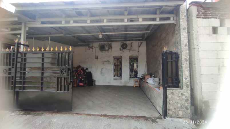 dijual rumah kampung kawaron suvarna sutera