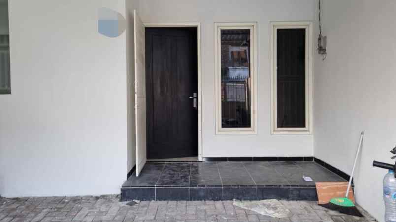 dijual rumah karang asem