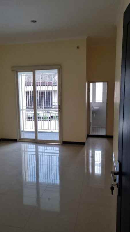 dijual rumah karang asem