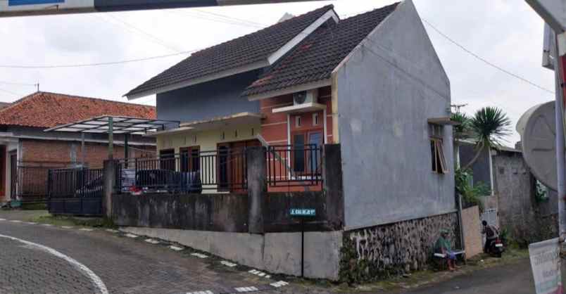 dijual rumah karangrejo