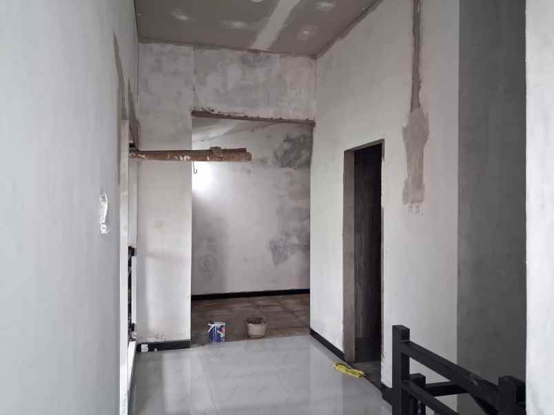 dijual rumah karangrejo banyumanik