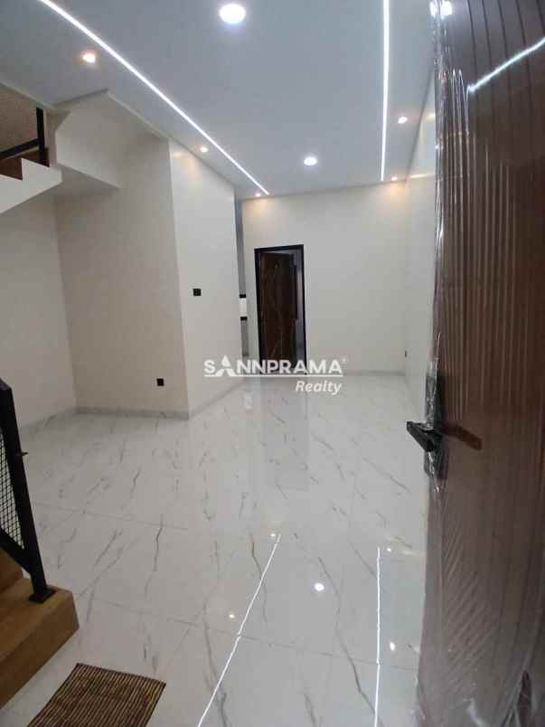 dijual rumah kav dki