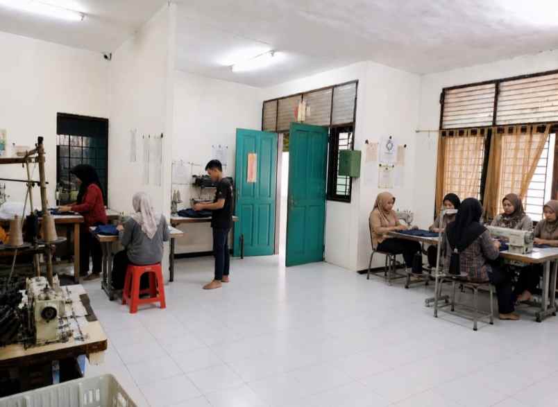 dijual rumah kayu putih pulo gadung