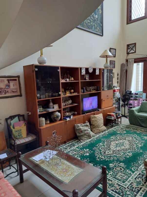 dijual rumah kebayoran baru