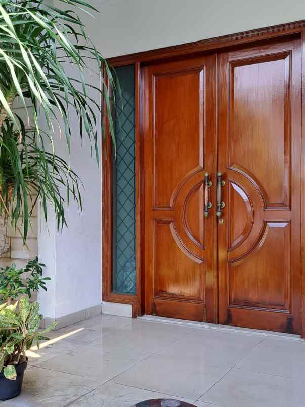 dijual rumah kebayoran baru