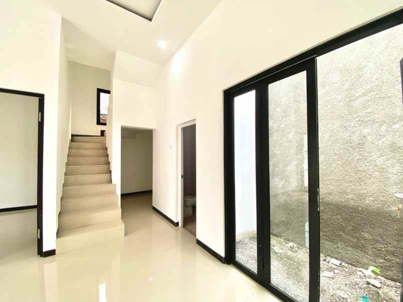 dijual rumah kebraon