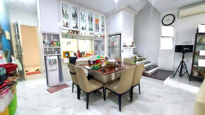 dijual rumah kelapa cengkir kelapa gading