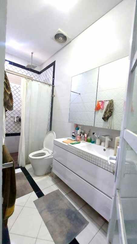 dijual rumah kelapa cengkir kelapa gading