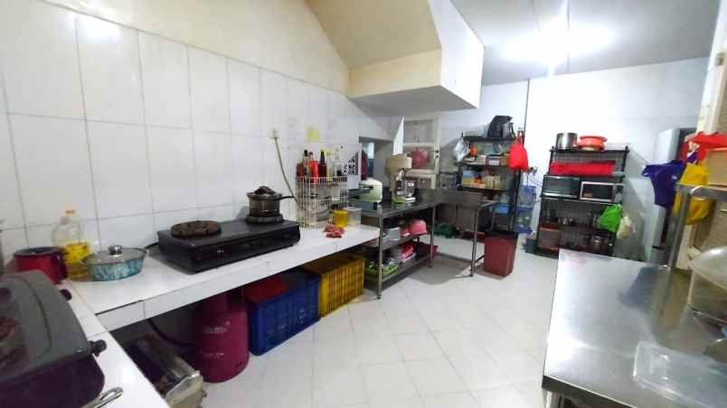 dijual rumah kelapa cengkir kelapa gading