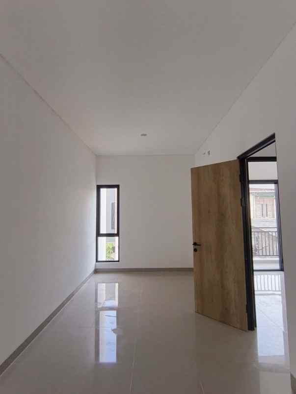 dijual rumah kelapa dua wetan ciracas