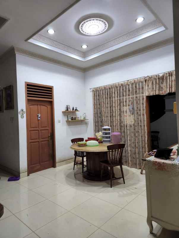 dijual rumah kelapa lilin kelapa gading