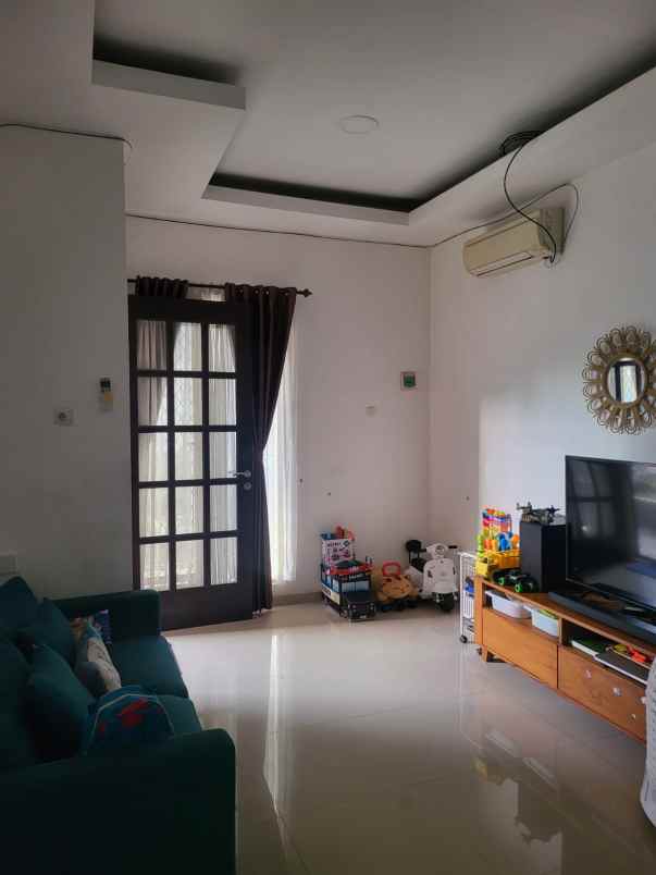 dijual rumah ketintang baru