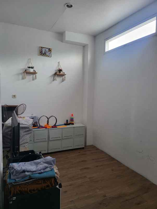 dijual rumah ketintang baru