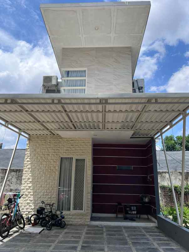 dijual rumah ketintang baru