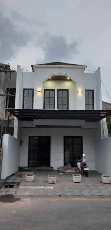 dijual rumah klampis