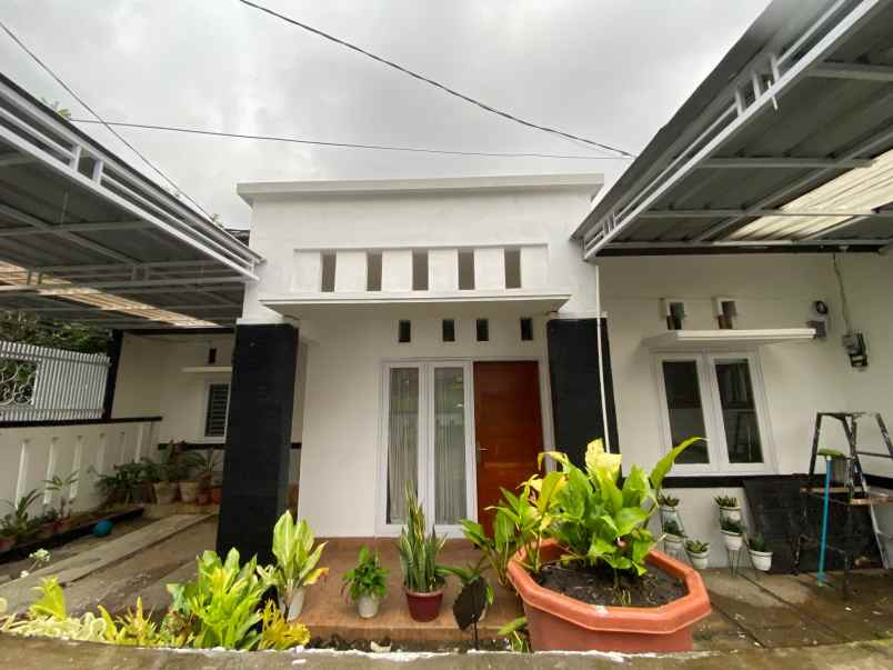 dijual rumah komplek arcamanik endah