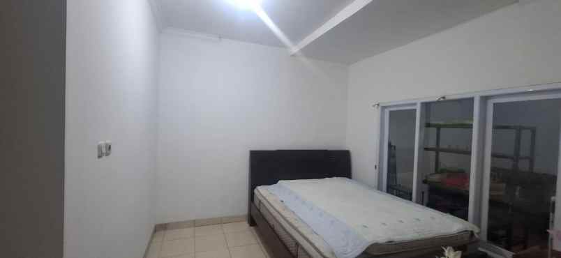 dijual rumah komplek arcamanik endah