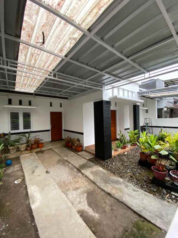 dijual rumah komplek arcamanik endah