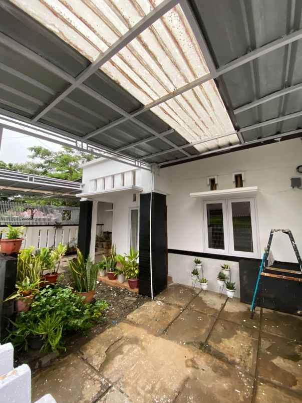 dijual rumah komplek arcamanik endah