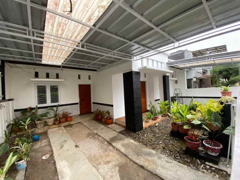 dijual rumah komplek arcamanik endah