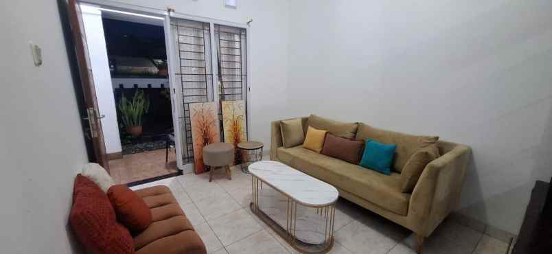 dijual rumah komplek arcamanik endah