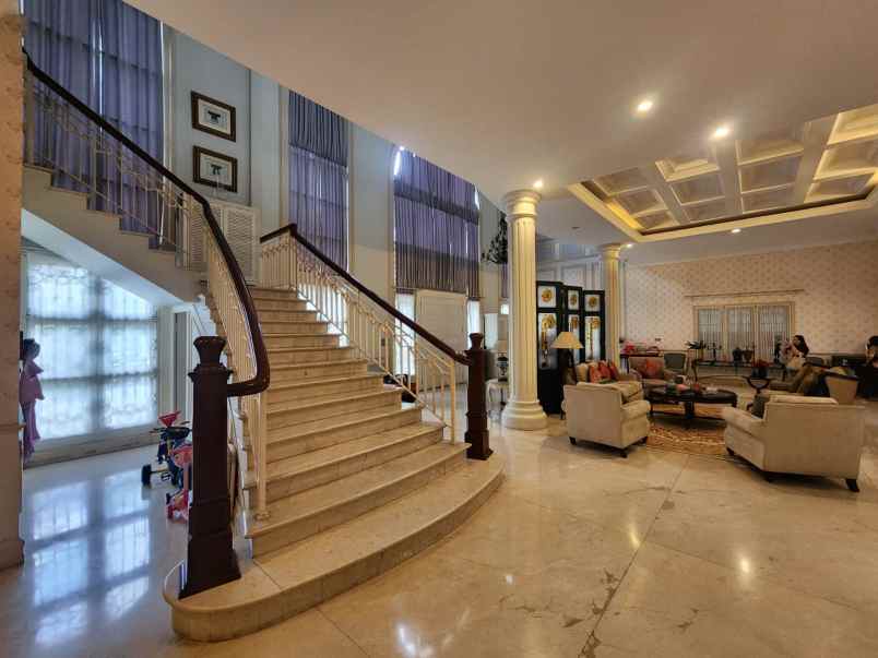 dijual rumah komplek cemara asri