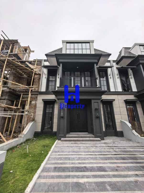 dijual rumah komplek citraland gama