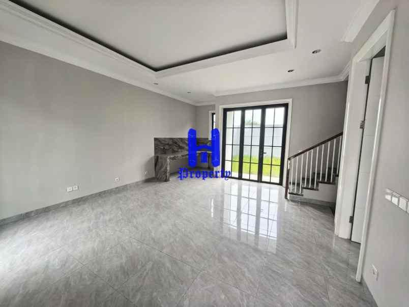 dijual rumah komplek citraland gama