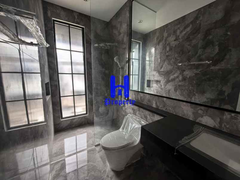 dijual rumah komplek citraland gama