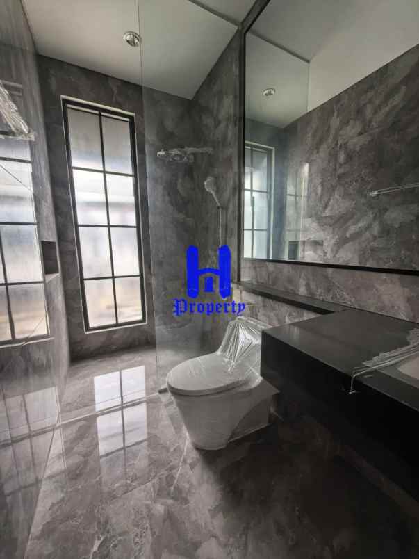 dijual rumah komplek citraland gama