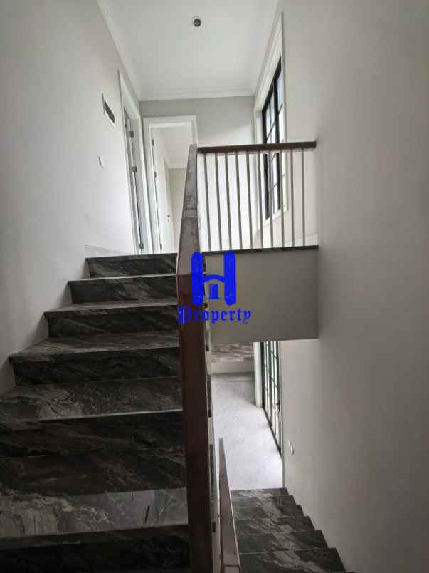 dijual rumah komplek citraland gama