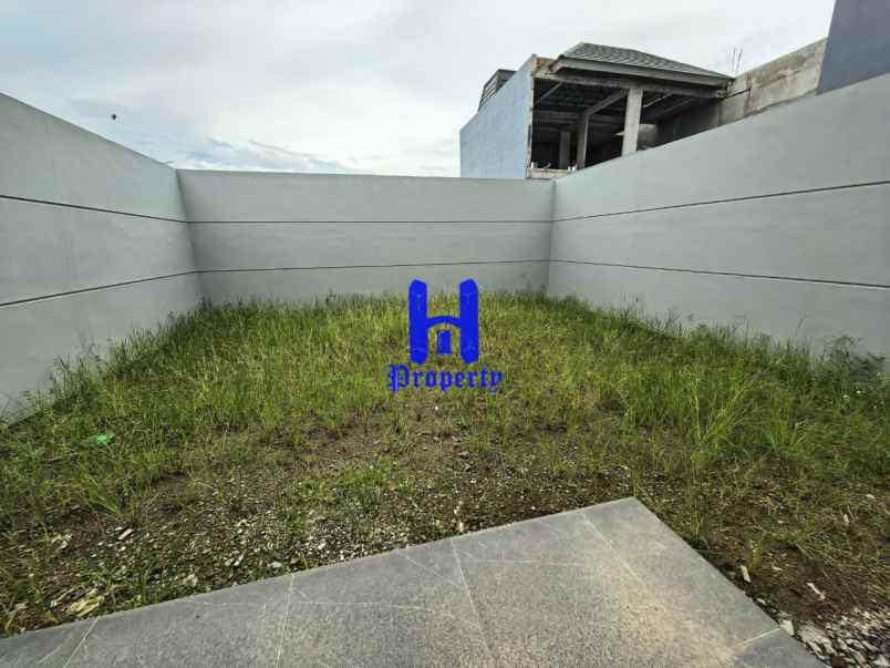 dijual rumah komplek citraland gama