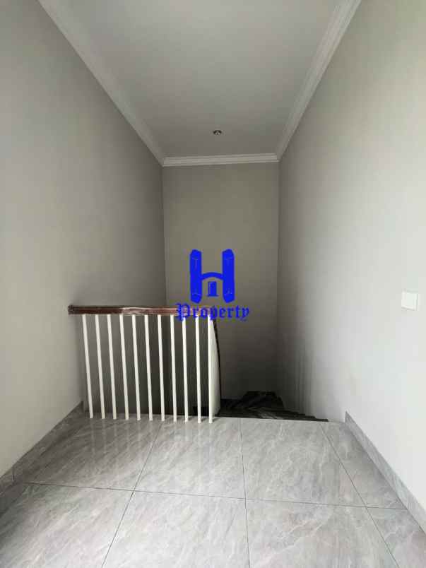 dijual rumah komplek citraland gama