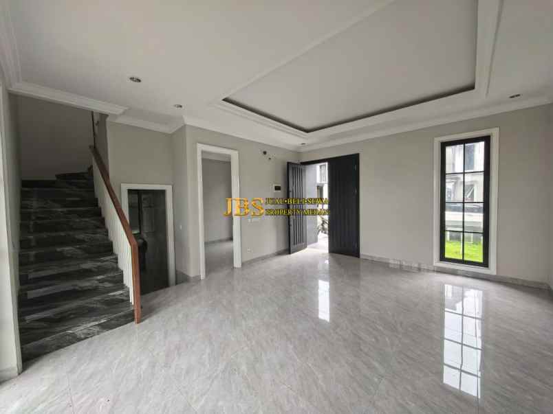 dijual rumah komplek citraland gama