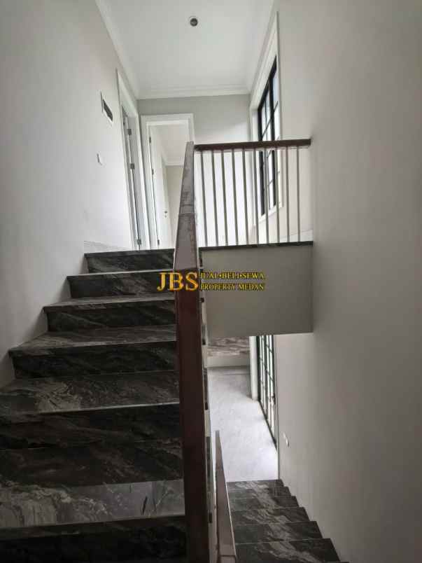 dijual rumah komplek citraland gama